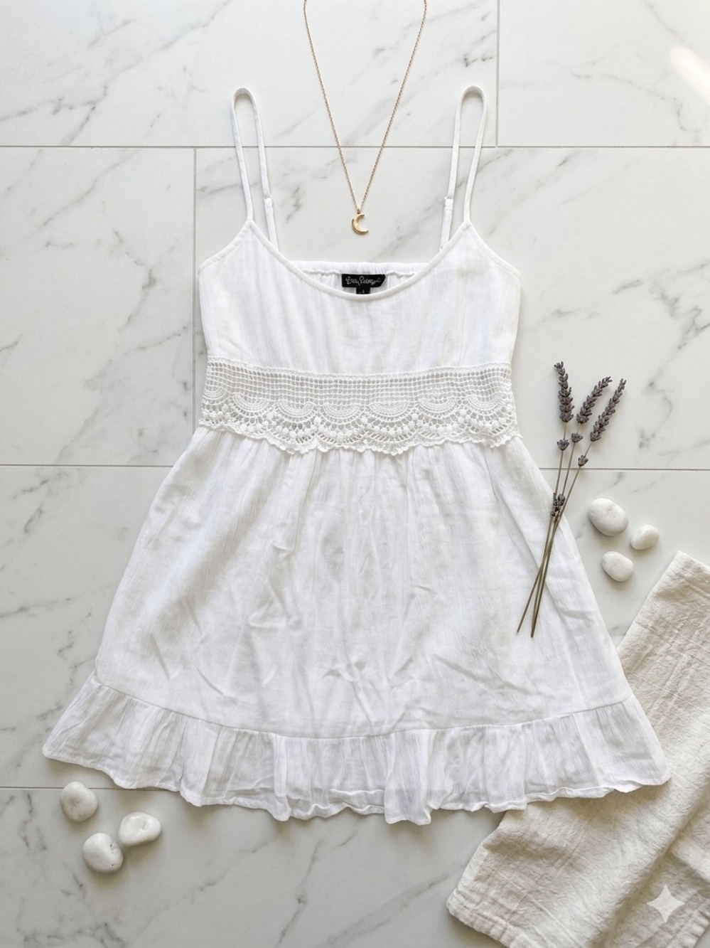 🕊️ Forever 21 White Cut-Out Crochet Lace Tank Top | Size Medium